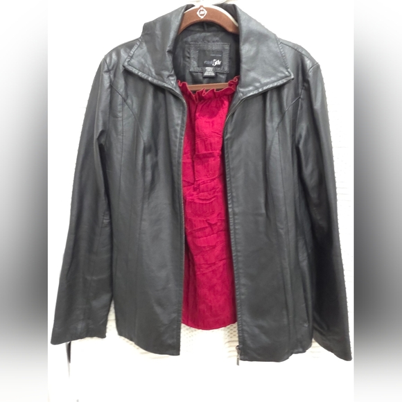 East 5th Jackets & Blazers - east 5th Genuine 100% NAPA Black Leather Womens Jacket Zip Up Small EUC